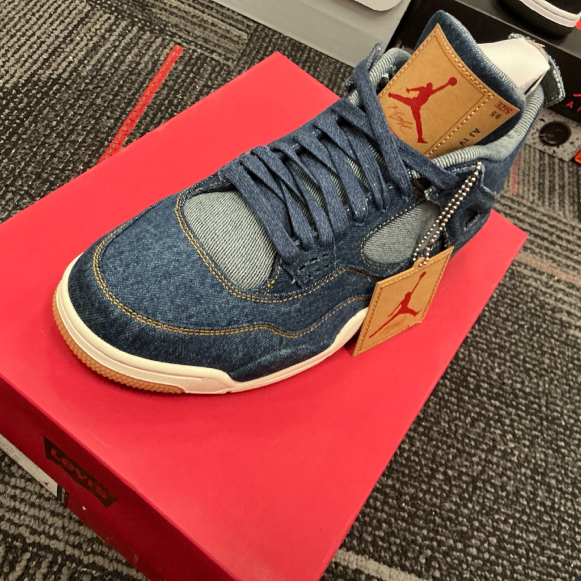 Levis x Air Jordan 4 "Retro Denim" (2018)