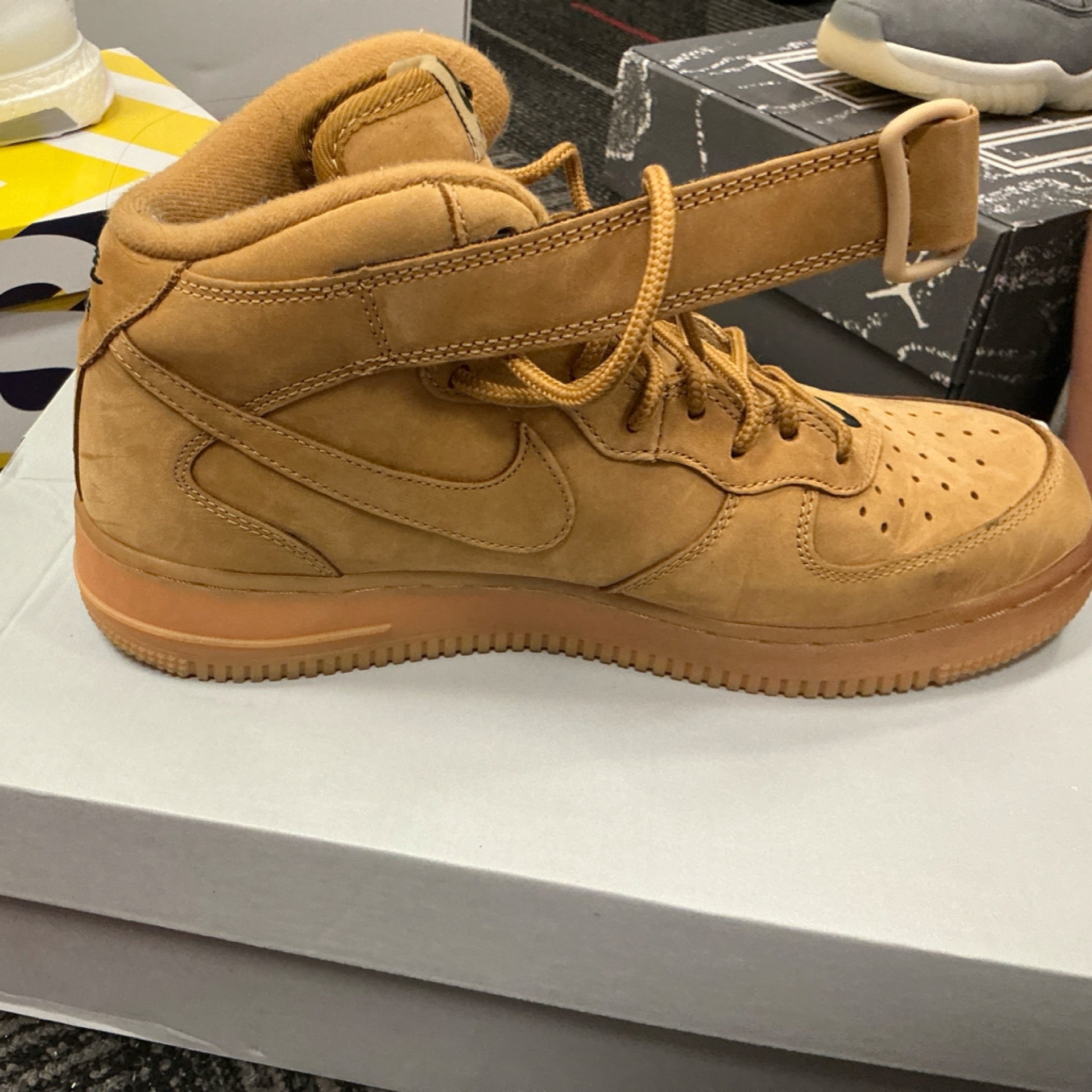 Nike Air Force 1 '07 Mid Flax Outdoor Green 2025